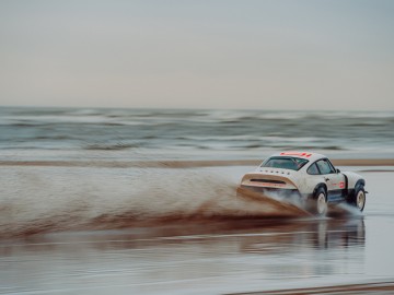 Singer ACS w stylu dakarowego Porsche 911